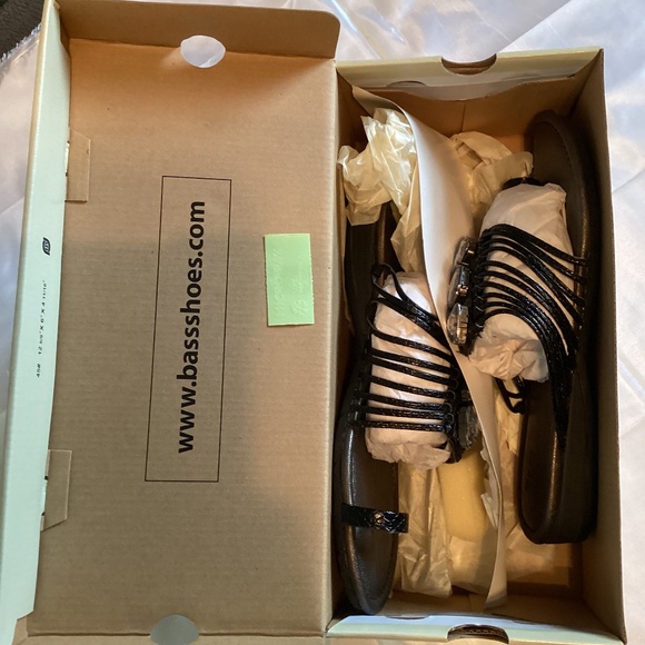 Bass Black Strappy Jeweled Flat Sandals, Size 10, Brand NIB - Picture 8 of 8